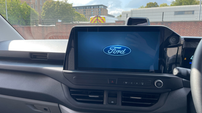 Ford Transit Custom E-320 L1 Rwd 160kW 71kWh H1 Double Cab Van Limited Auto - Image 15